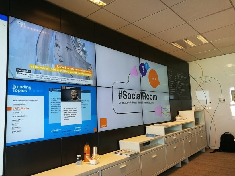 orange social wall #socialroom